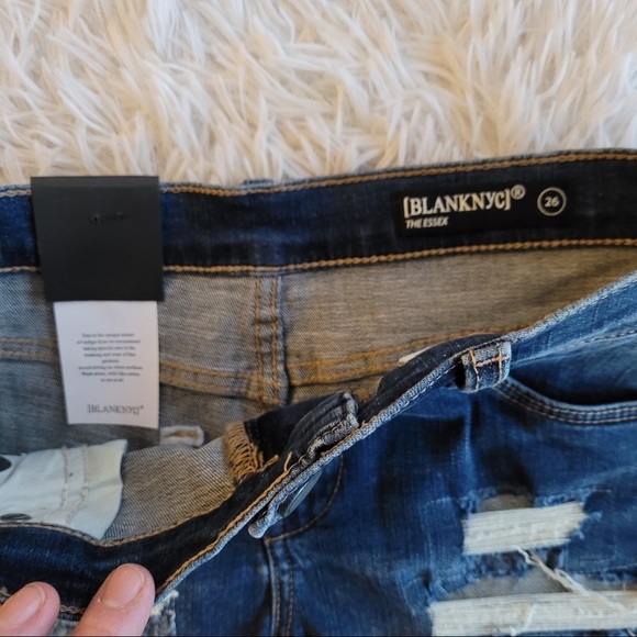 BLANKNYC The Essex Classic Cut Off Short - Picture 6 of 6